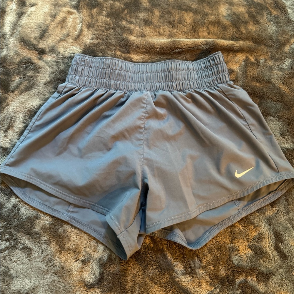 Nike One
Women's Dri-FIT Mid-Rise 3" Brief-Lined Shorts
